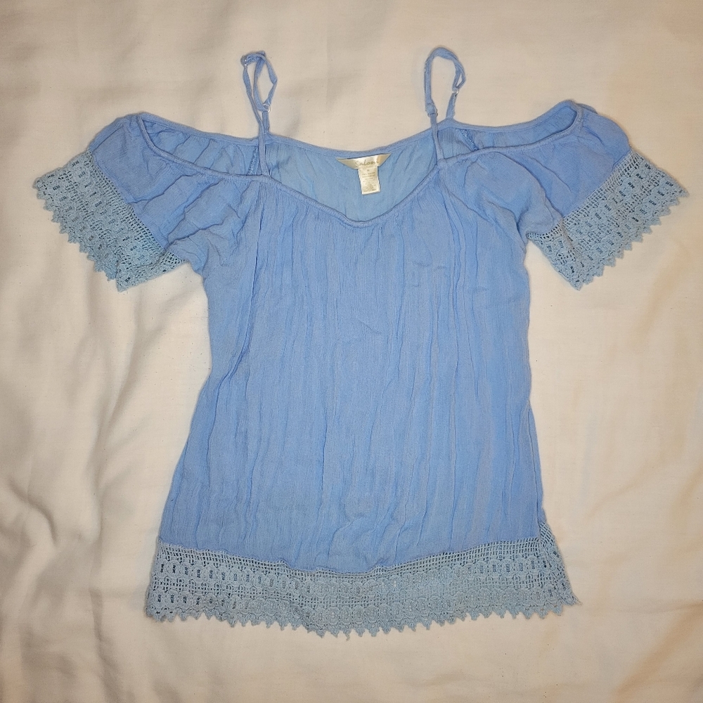 Womens Size M blue cold shoulder blouse top with lace detailing